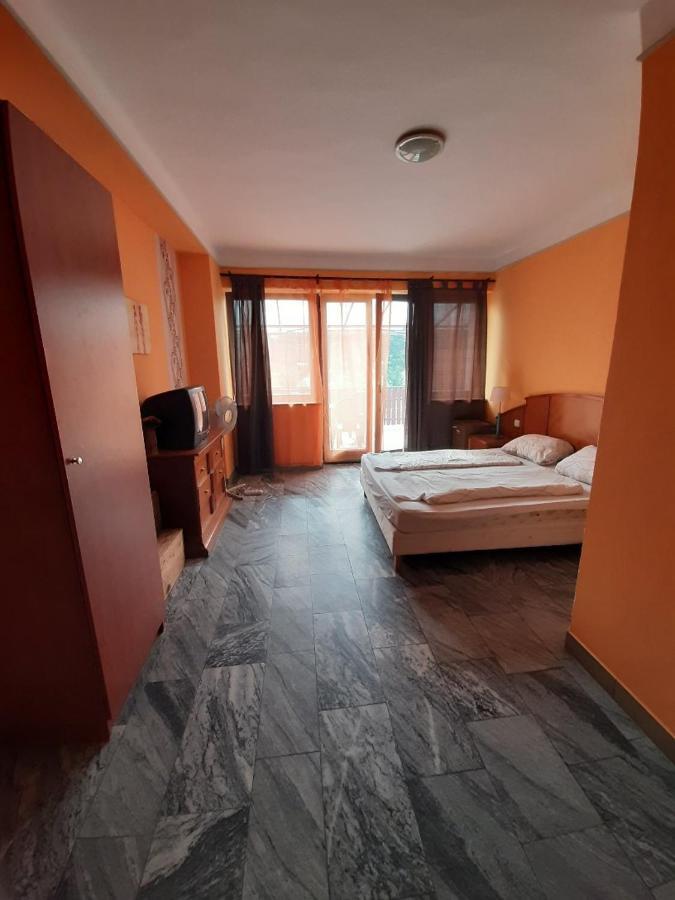 Retro Hotel Merid Zamárdi Екстериор снимка